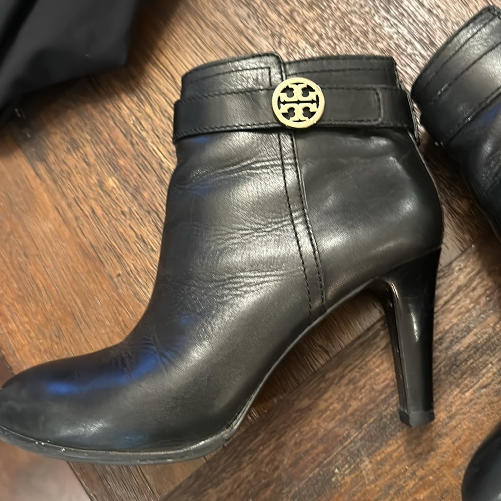 Tory Burch boots size 7.5 leather